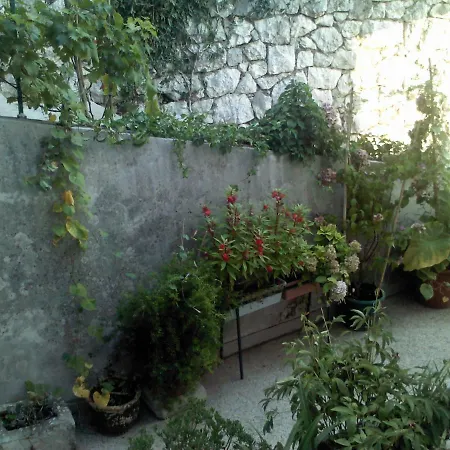 Apartment Lovely Almissa Omis