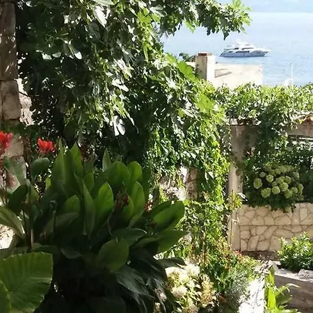 Lovely Almissa Apartment *