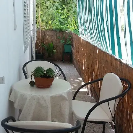 Lovely Almissa Apartment *